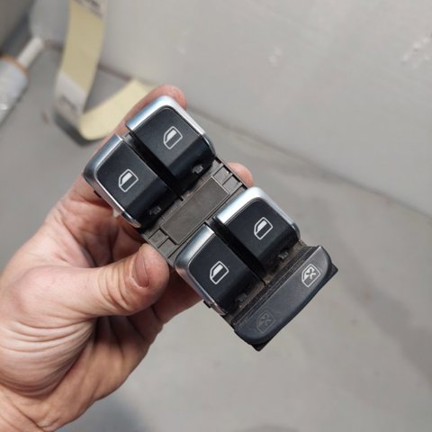 Кнопки переднього лівого склопід'ємника 8K0959851F VAG