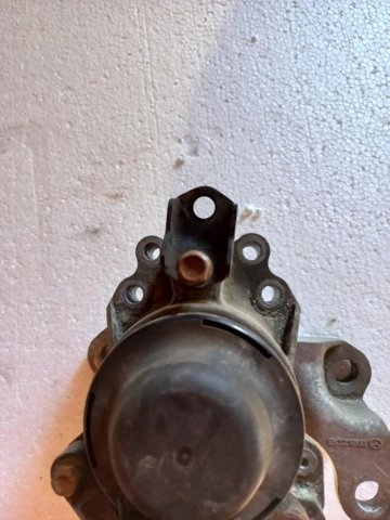 Подушка (опора) двигуна, передня TD1139060E MAZDA