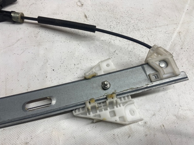 Склопідйомник задніх правих дверей TD1172590A MAZDA