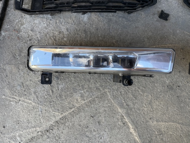 Туманка права 63177349132 BMW