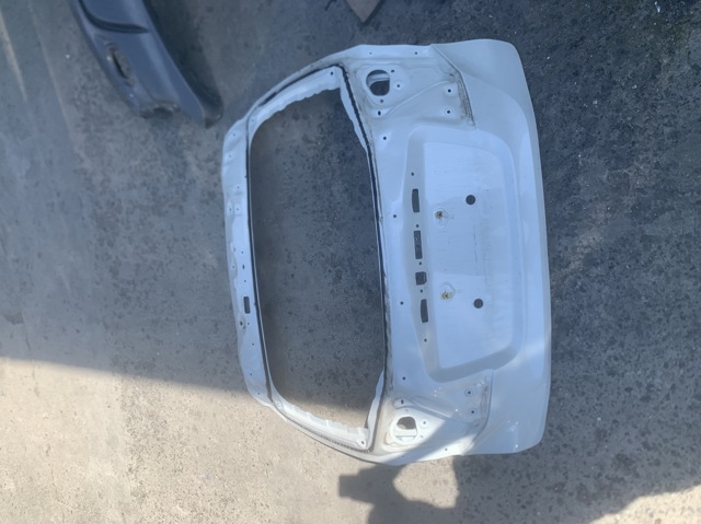 Задні двері багажника 67005F4020 TOYOTA