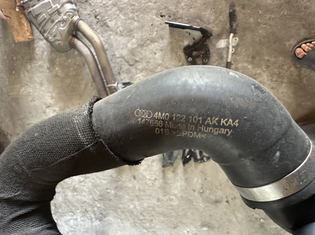 Шланги системи охолодження 4M0122101AK VAG