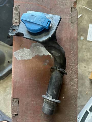 Горловина бачка омивача 4M0955463 VAG