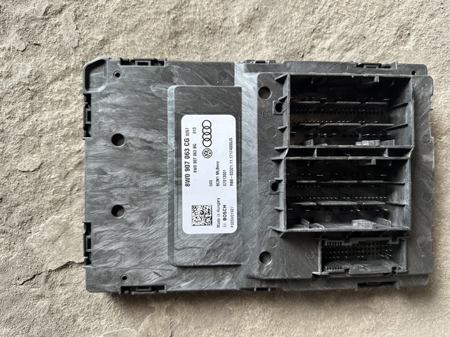 Блок управління бортової мережі 8W0907063CH VAG
