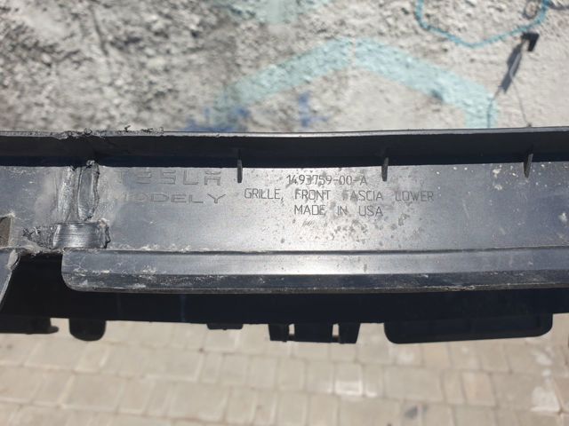 Решітка переднього бампера, центральна 149375900A TESLA