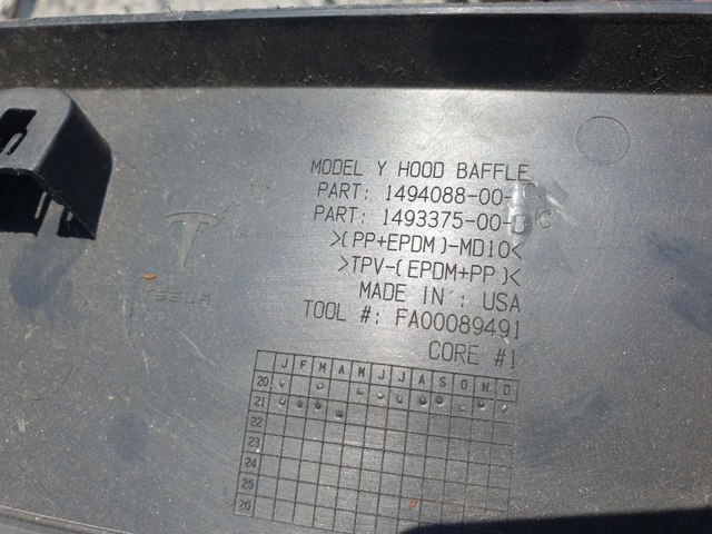 Ущільнювач під капот 149408800C TESLA