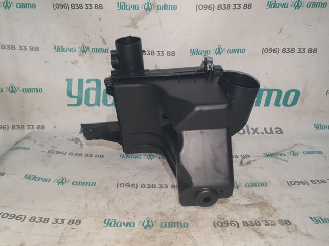 Корпус повітряного фільтра 1770037261 TOYOTA
