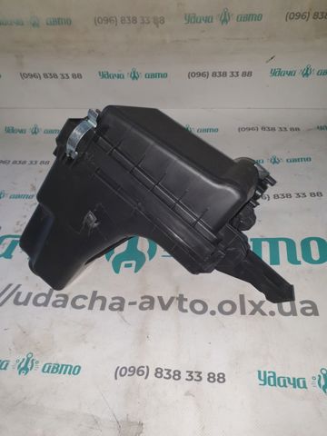Корпус повітряного фільтра, верхня частина 1770537131 TOYOTA