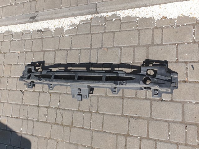 Кронштейн бампера заднього, центральний 51127306903 BMW