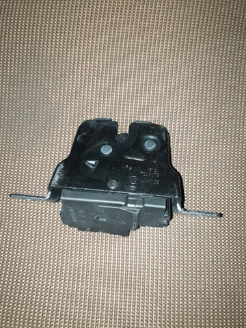 Замок кришки багажника/задньої  3/5-ї двері, задній 51247248075 BMW