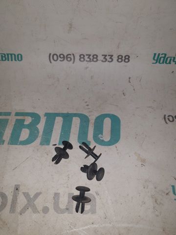 Кліпса термоізоляції капота 51471911992 BMW