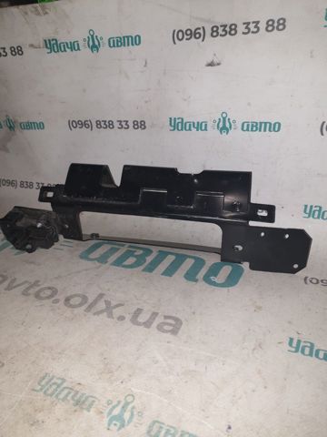 Кронштейн замку капоту 51647296806 BMW