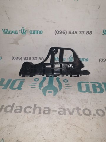 Кронштейн бампера переднього, лівий 5211647070 TOYOTA