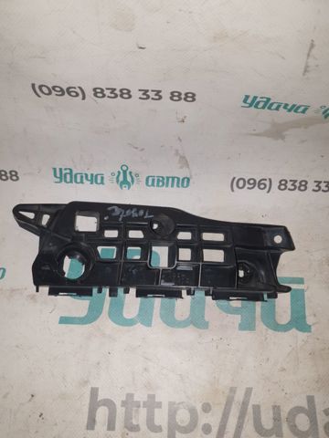 Кронштейн бампера переднього, правий 5214533060 TOYOTA