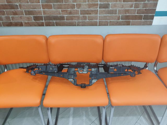 Кронштейн решітки радіатора 531150E010 TOYOTA