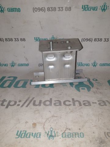 Кронштейн підсилювача переднього бампера 5701447030 TOYOTA