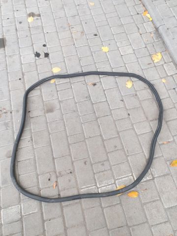 Ущільнювач двері передньої правої (на кузові) 5G4867912A VAG