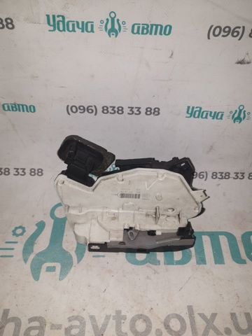 Замок двері правої передньої 5K1837016E VAG