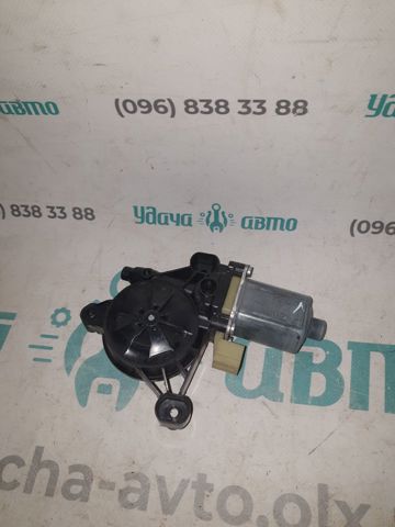 Двигун склопідіймача двері передньої, правої 5Q0959802B VAG