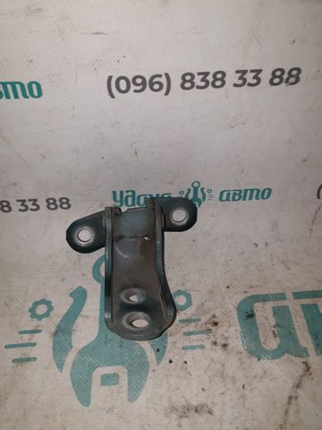 Петля передніх дверей 6872022070 TOYOTA