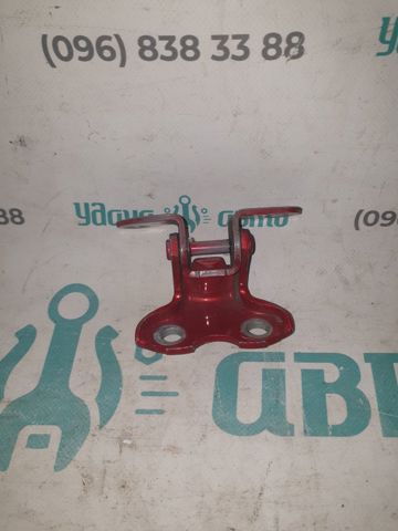 Петля заднтої двері, лівої 6876020122 TOYOTA