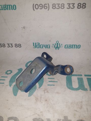 Дверний шарнір задній правий 6877052031 TOYOTA