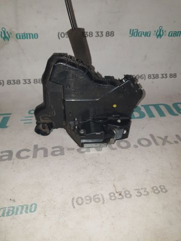 Замок двері правої передньої 6903042230 TOYOTA