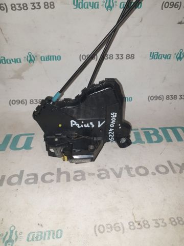 Замок водійських дверей 6904042250 TOYOTA
