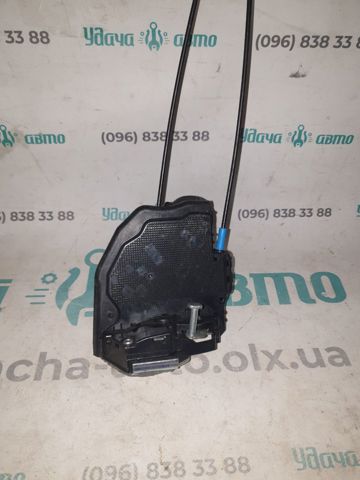 Замок задніх дверей, правих 6905006100 TOYOTA