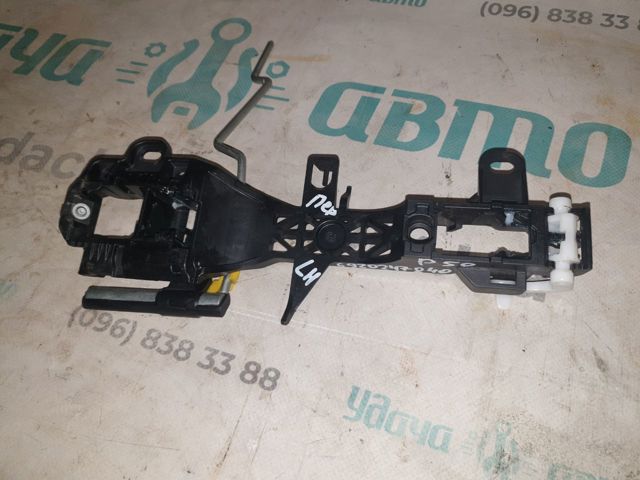 Тримач зовнішньої ручки дверей, передньої лівої 6920247040 TOYOTA