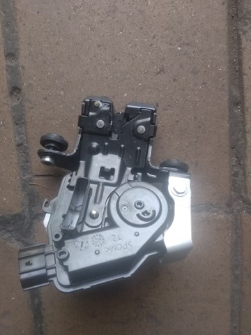Центральний замок багажника 6935047060 TOYOTA