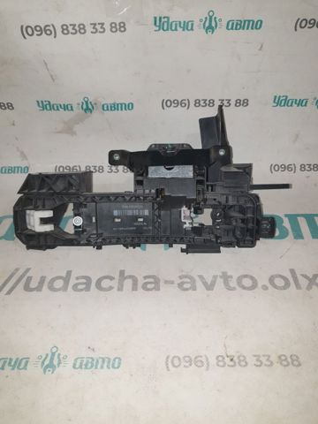 Тримач зовнішньої ручки дверей, передньої правої 806105DM2A NISSAN
