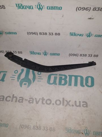 Важіль-поводок склоочисника заднього скла 8524147030 TOYOTA