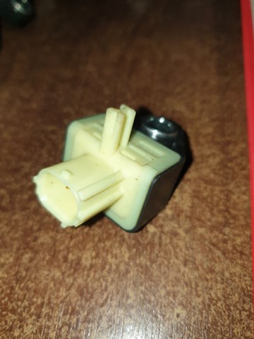 Датчик Ейрбег передній 8983128040 TOYOTA