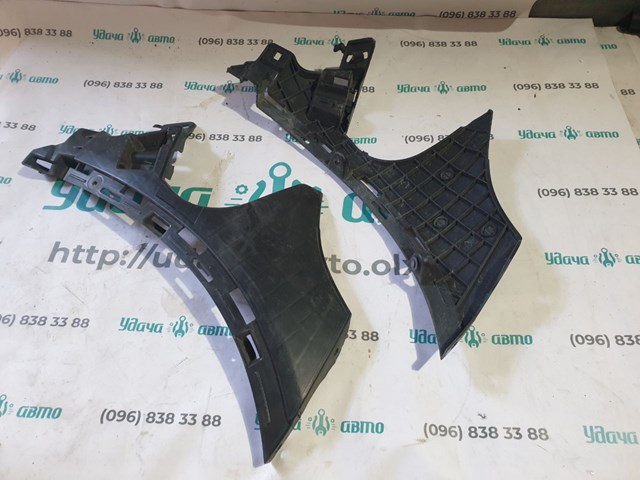 Кронштейн кріплення бампера переднього правий A2538850865 MERCEDES