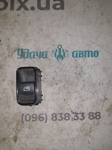 Кнопка вмикання двигуна склопідіймача передня права A9079050504 MERCEDES