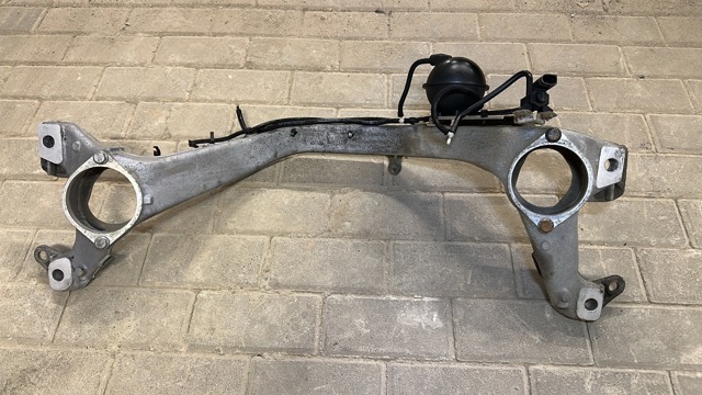 Балка кріплення двигуна 7L8199207A VAG