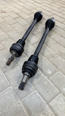 Напіввісь задня 7P0501201G VAG