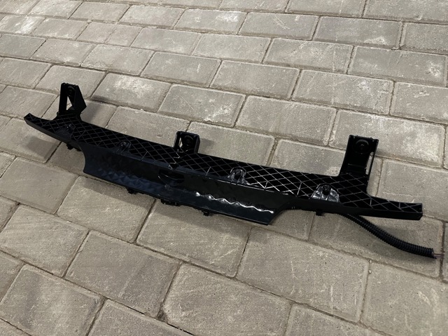 Кронштейн бампера переднього, центральний 7P6807200 VAG