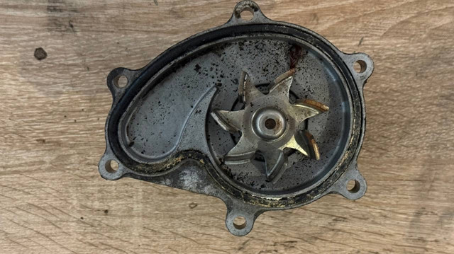 Водяний насос 21110AA520 SUBARU