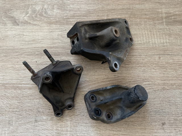 Кронштейн подушки (опори) двигуна, правої 218253X000 HYUNDAI