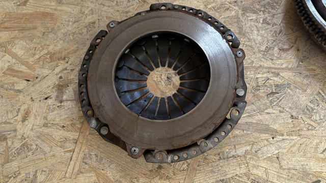 Пелюстковий кошик зчеплення 30210AA720 SUBARU