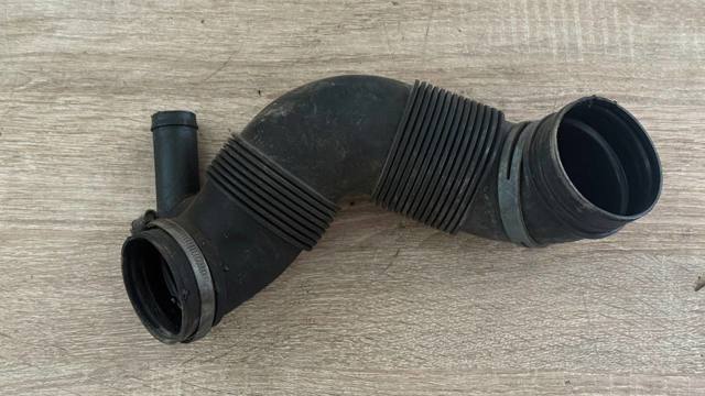 Патрубок повітряний, вихід повітряного фільтра 3C0129654M VAG