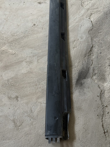 Накладка зовнішня (молдинг) порога, правий 3C0853856B VAG