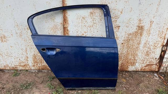 Двері пасажирські задні праві 3C5833056H VAG