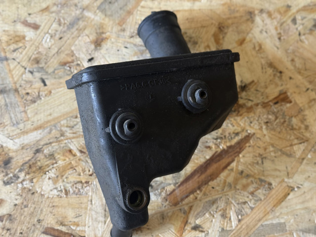 Бачок гідропідсилювача 3D0422371E VAG