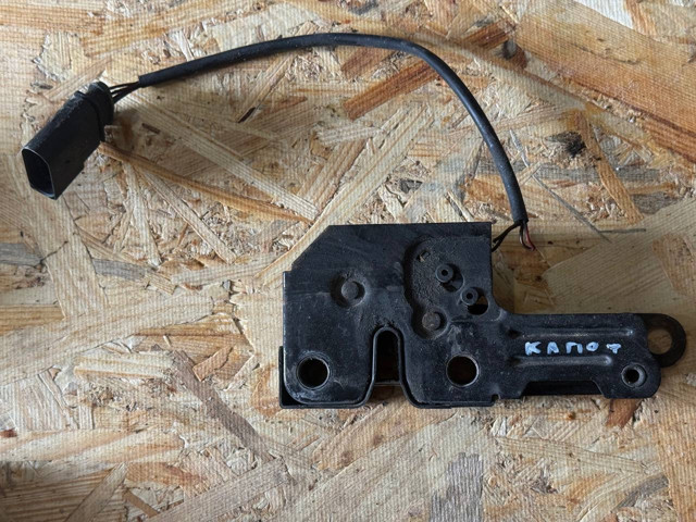 Запор капота (замок і привід замка капота) 3D0823509D VAG