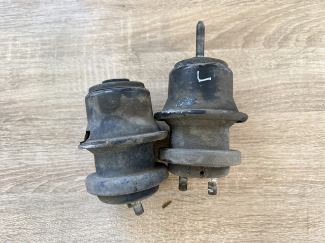 Ліва опора двигуна 41022AJ030 SUBARU