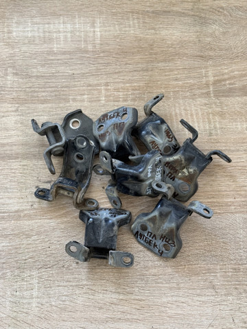 Петля передніх дверей, правою 60070AG0109P SUBARU