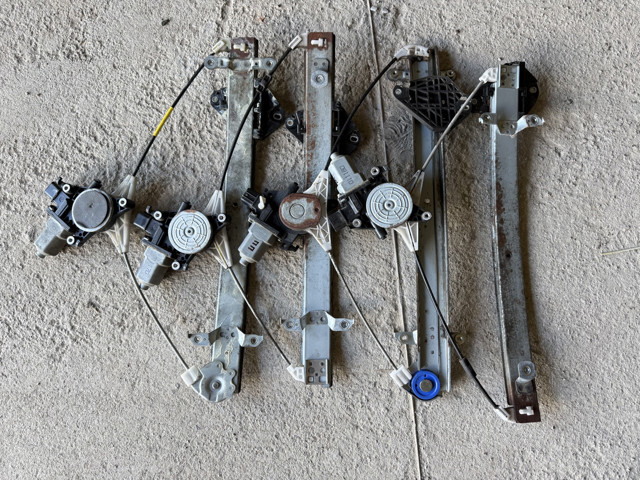 Склопідйомник передньої правої двері 61041AJ000 SUBARU